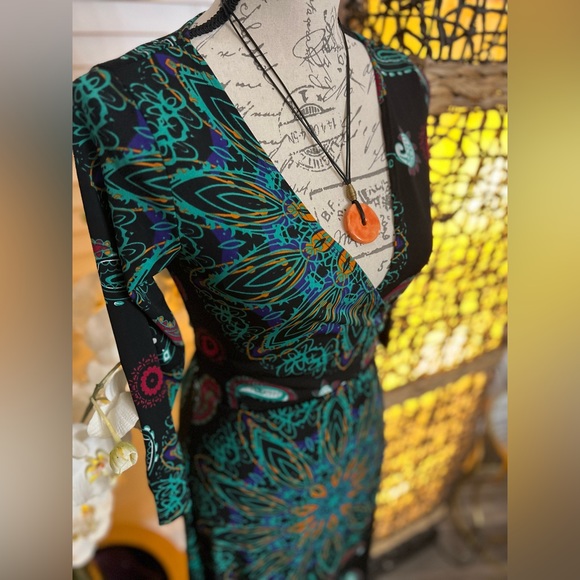 Forever wrap around dress & ceramic necklace. - Picture 8 of 10